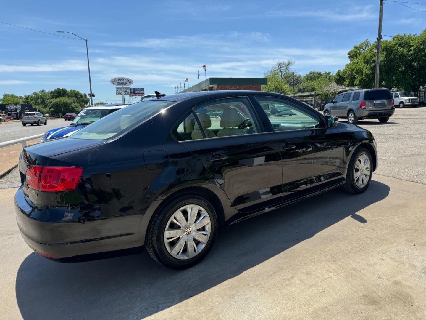 2014 Black Volkswagen Jetta SE (3VWD07AJ3EM) with an 1.8L L4 DOHC 20V engine, Automatic transmission, located at 3624 Hemphill St., Fort Worth, TX, 76110, (817) 926-8921, 32.696205, -97.331985 - Photo#2